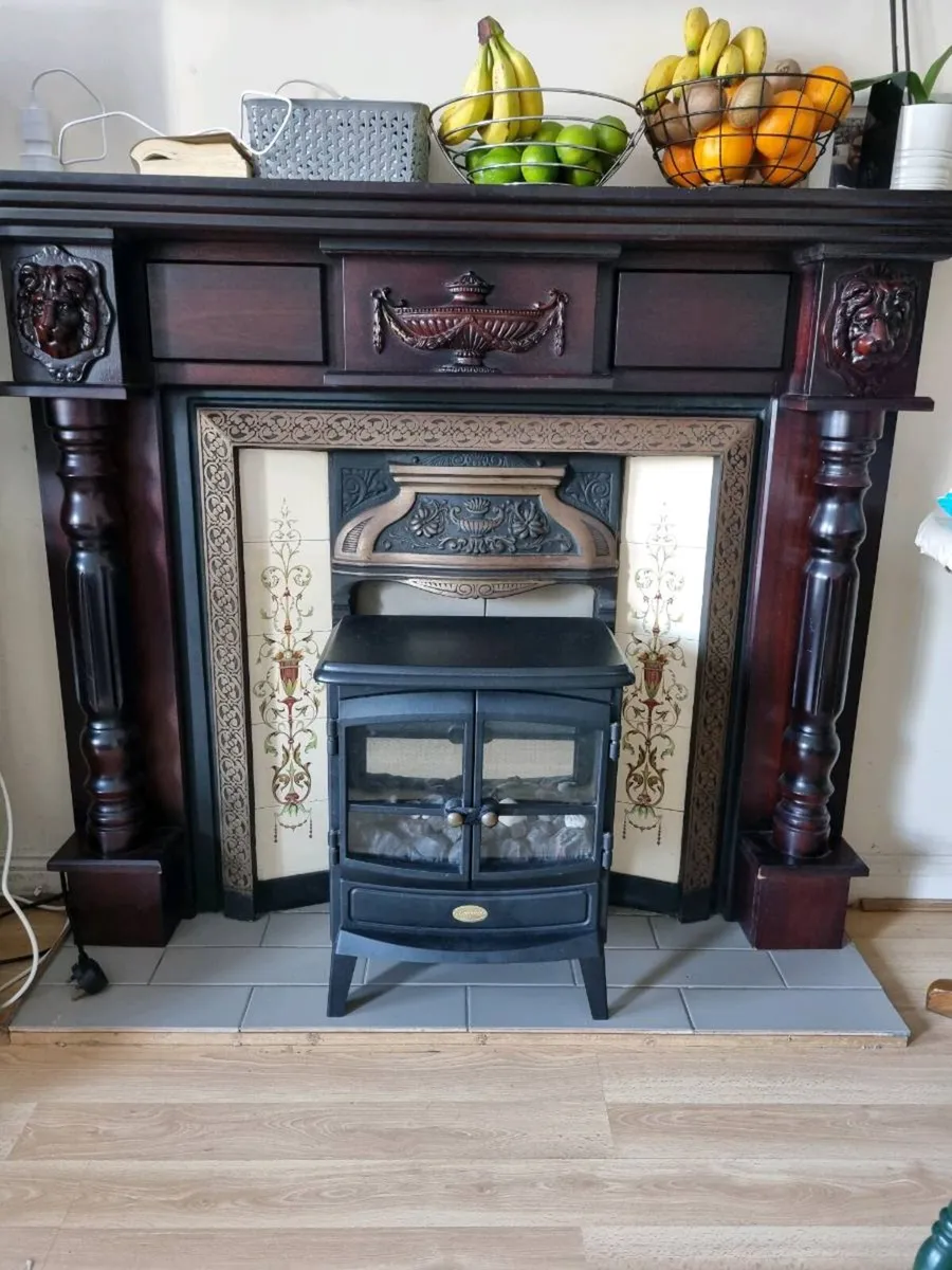 Wooden Fireplace and eletric stove heater