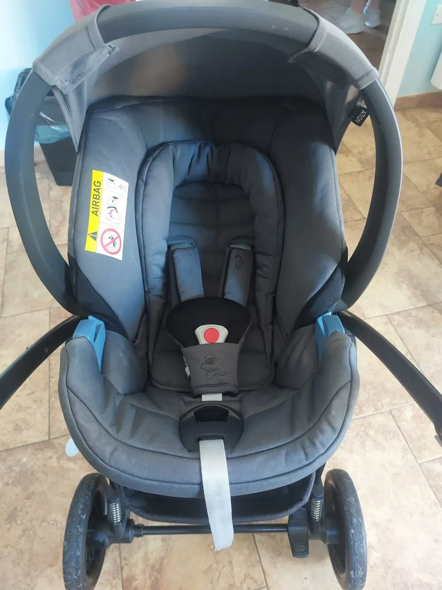 3 in 1 Pram - Image 3