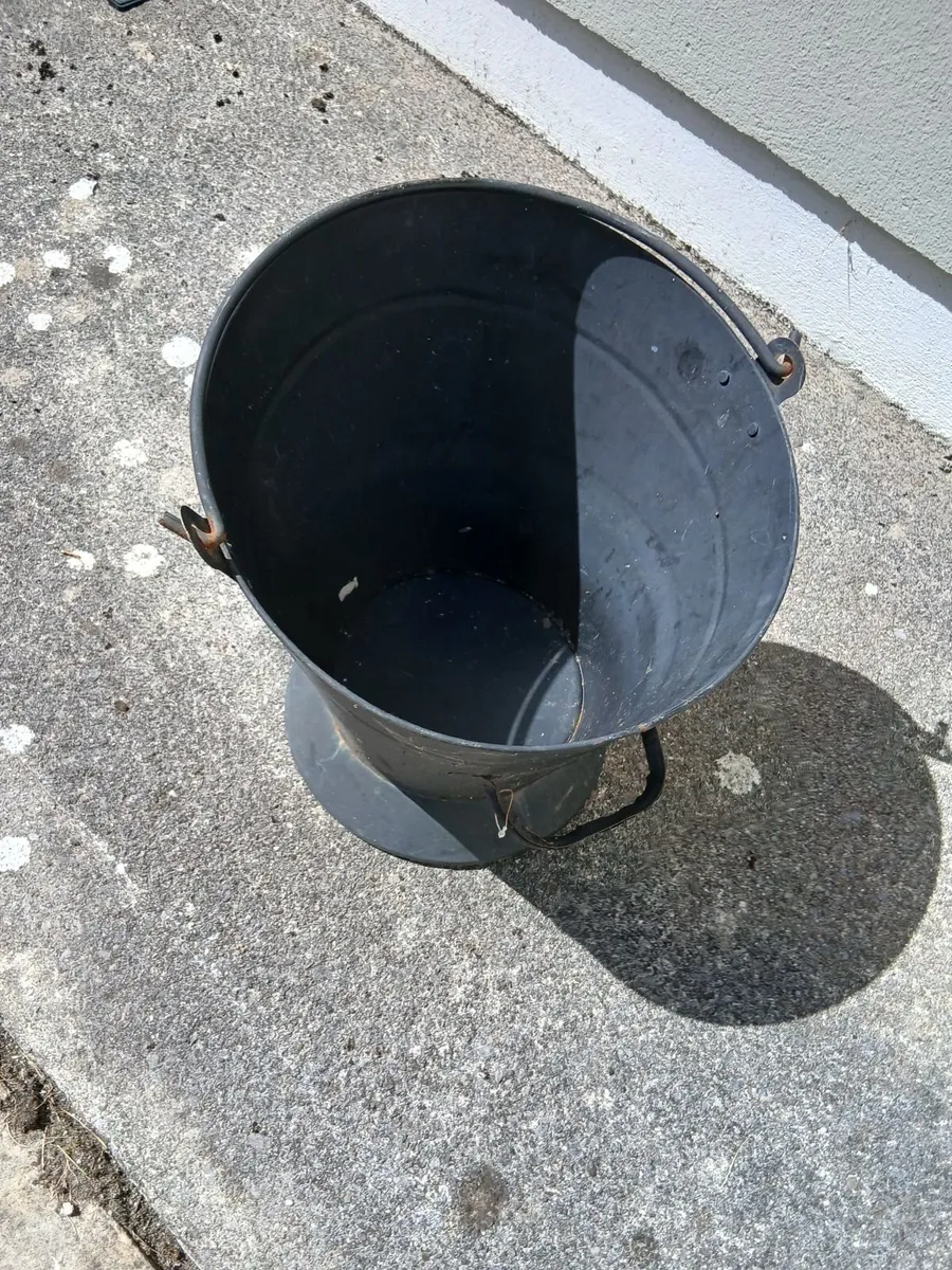 Coal bucket - Image 1