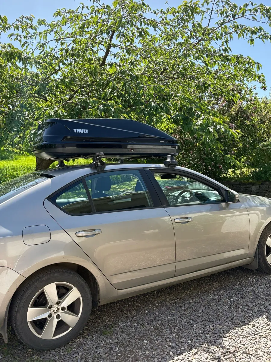 Roof Box Thule Touring M & Roof Bars - Image 1