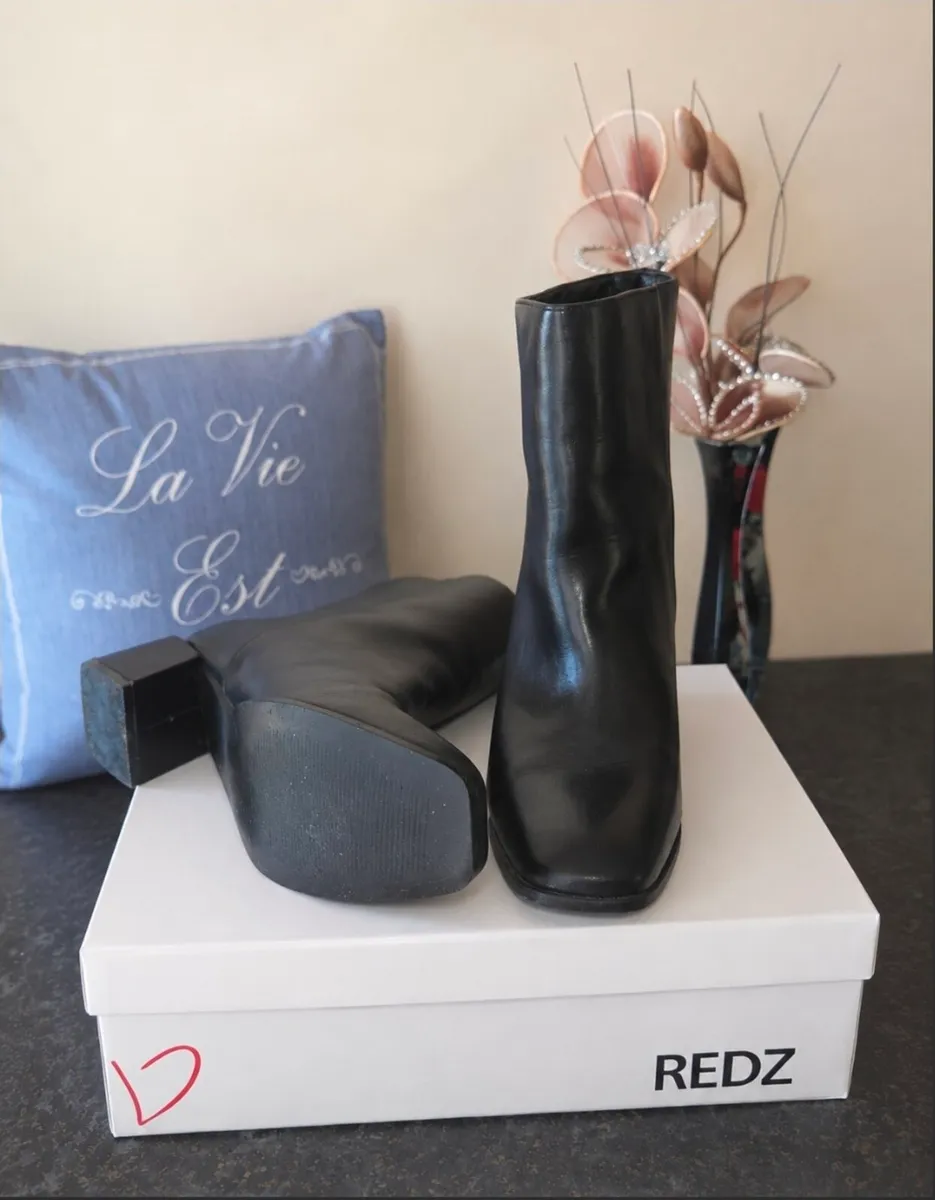 Dunnes Black Square Toe Block Heel Ankle Boots Siz - Image 1