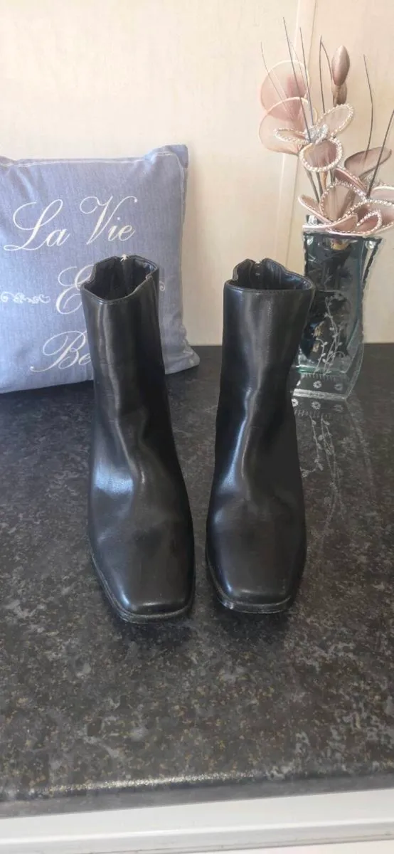 Dunnes Black Square Toe Block Heel Ankle Boots Siz - Image 2