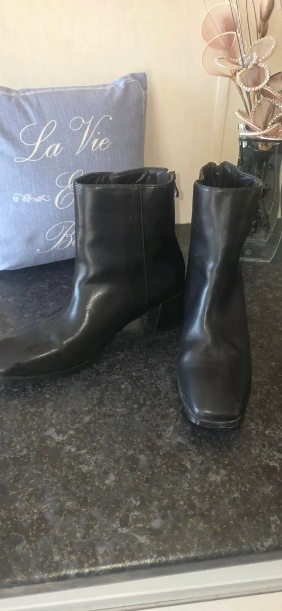 Dunnes Black Square Toe Block Heel Ankle Boots Siz - Image 3
