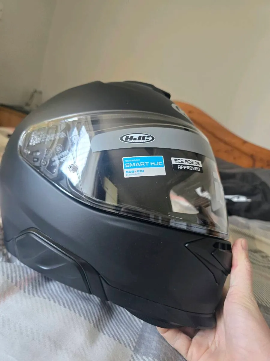 HJC i71 Helmet - Image 3