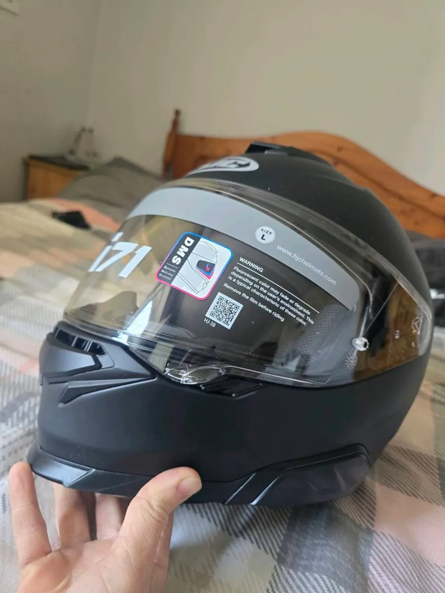 HJC i71 Helmet - Image 4