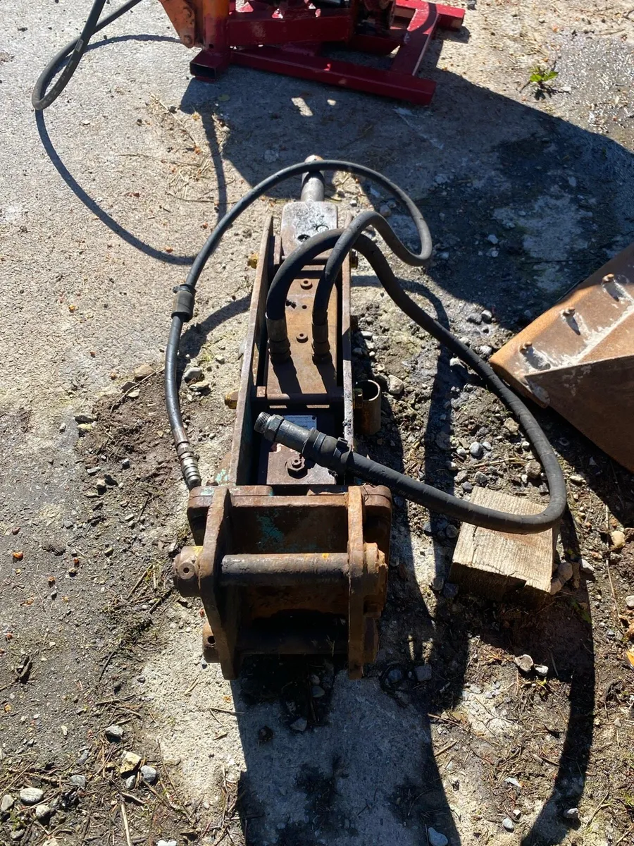 Rock breaker - Image 1