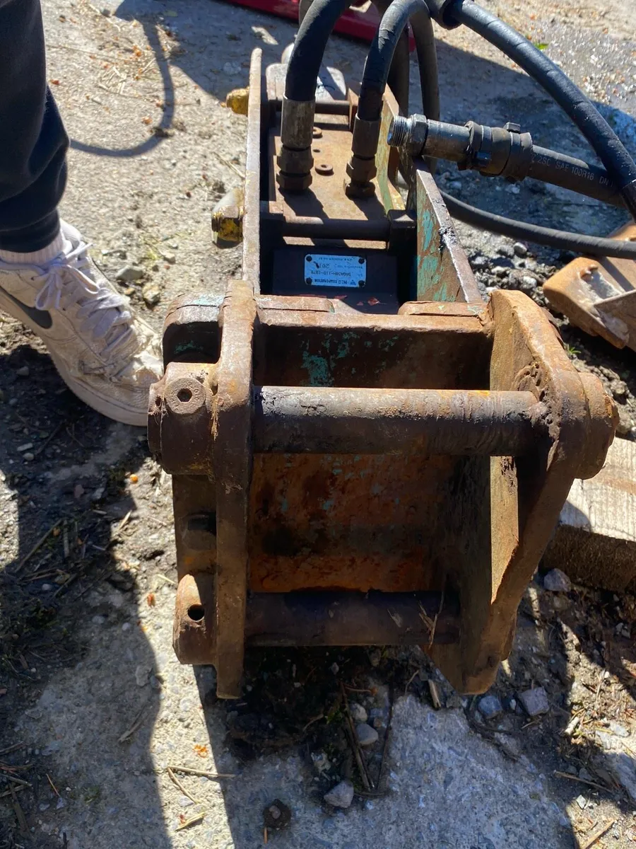Rock breaker - Image 2