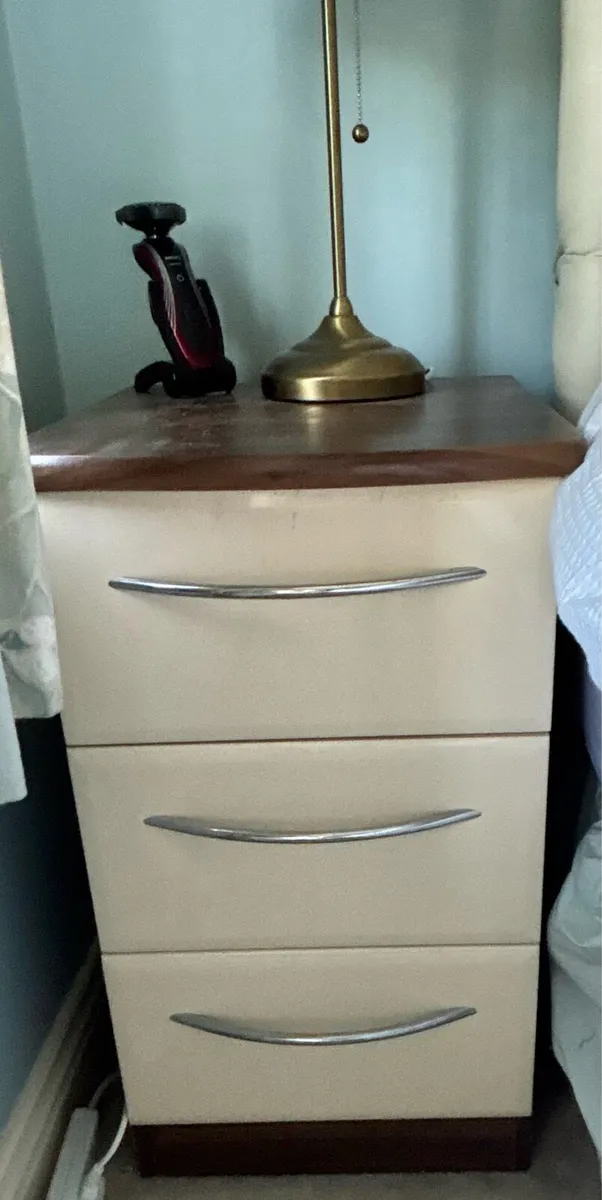 Wardrobe set (2 wardrobes, 1 chest drawers, 2 lock - Image 4