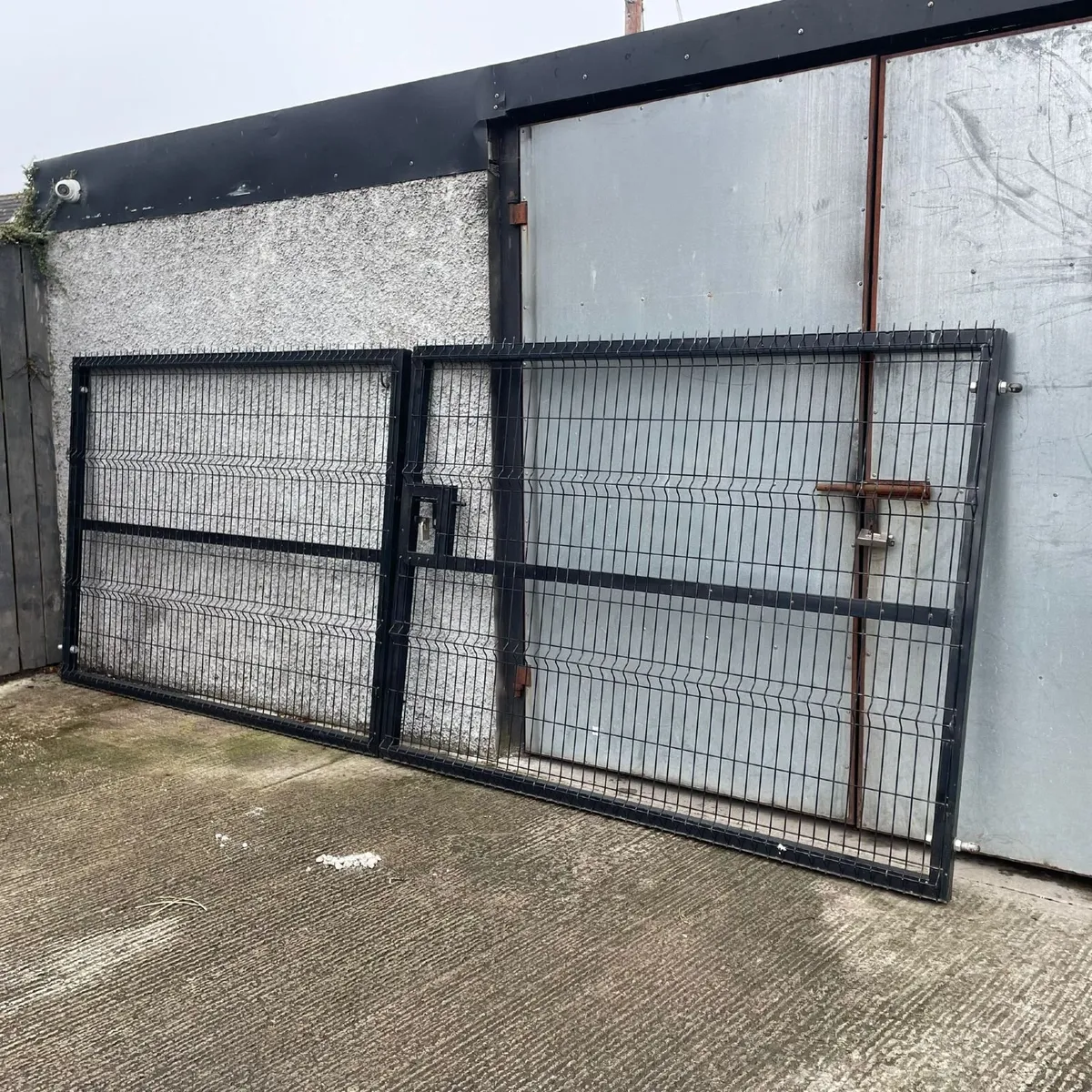 V Mesh Fencing, Double Gates, Ped gate and fixings - Image 1