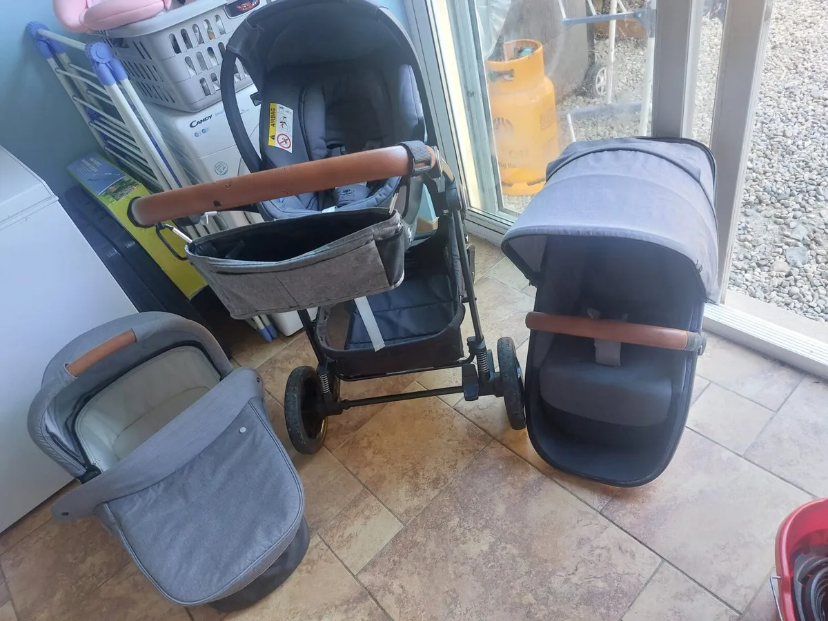 3 in 1 Pram - Image 1