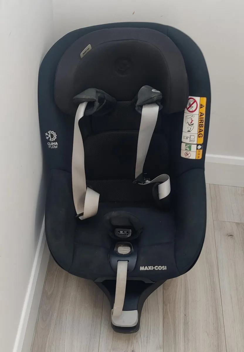 Maxi Cosi pearl 360 swivel car seat - Image 1