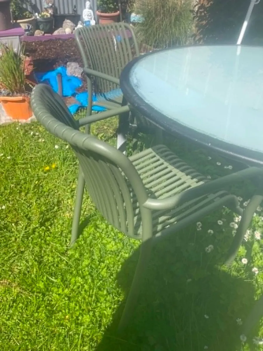 4 chairs table with glass parosol and fire pit - Image 4