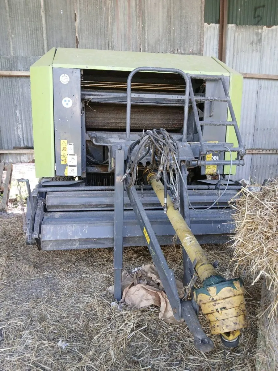 Claas 354 baler - Image 1