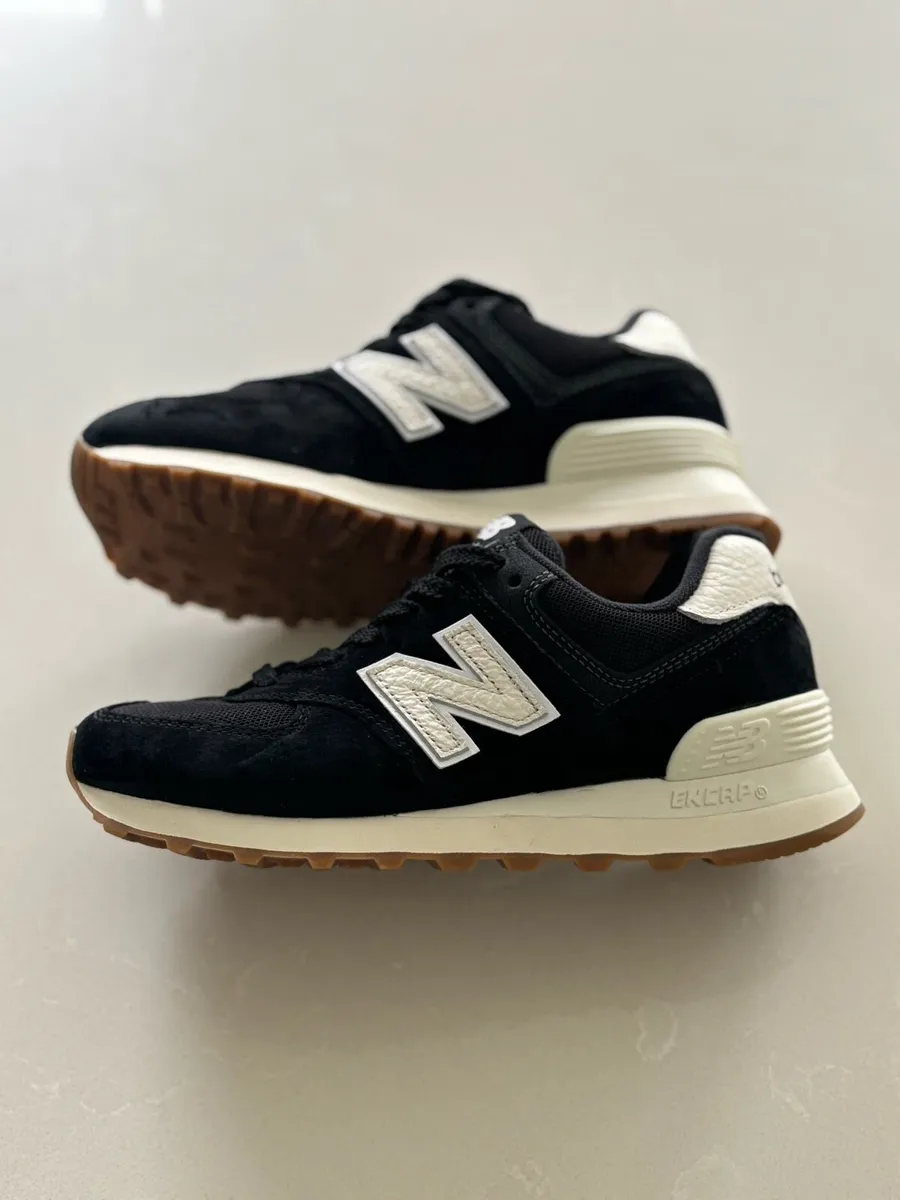 New Balance Trainers size UK 4.5 - Image 1