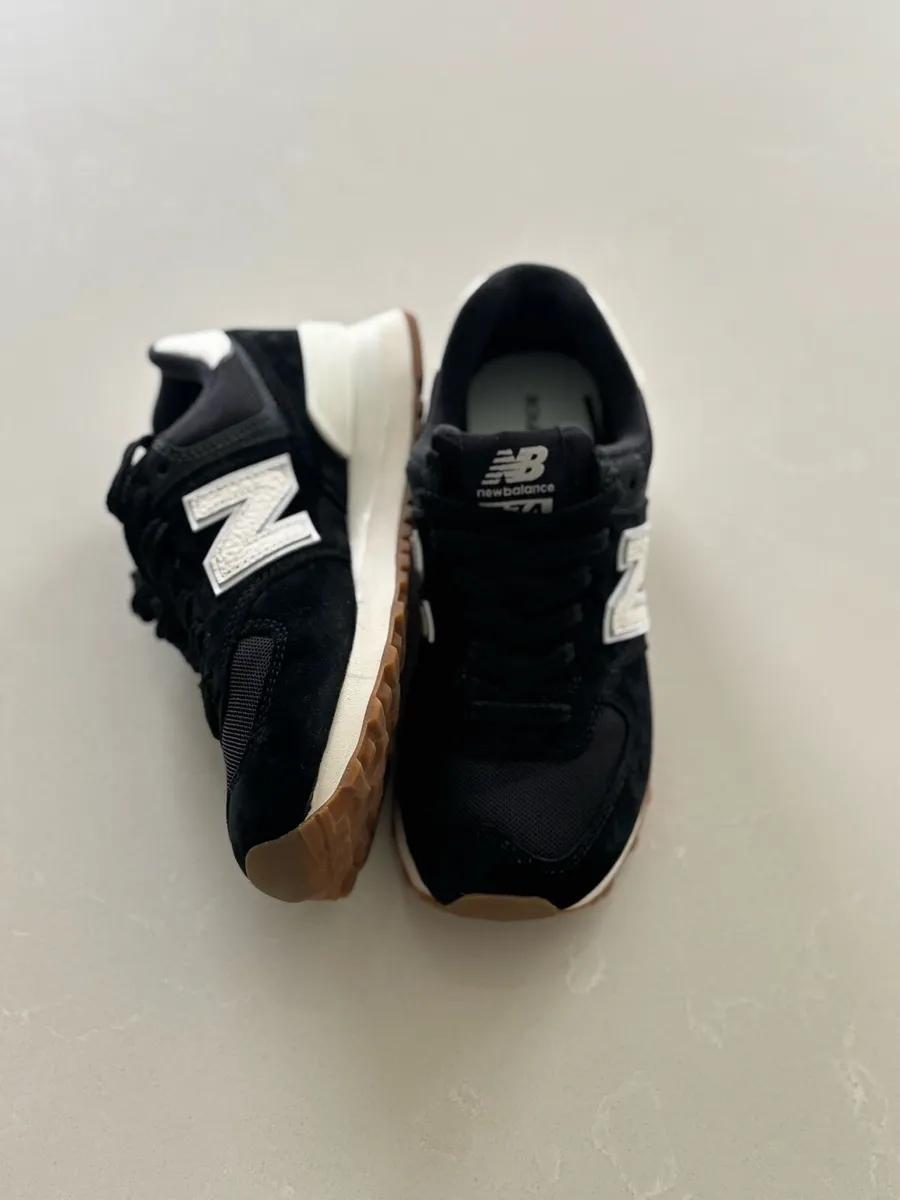New Balance Trainers size UK 4.5 - Image 4