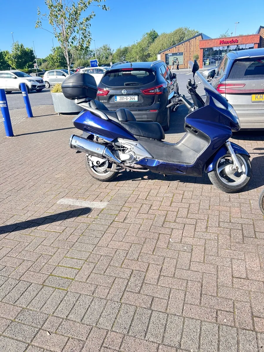 Honda silver wing 600 cc - Image 1