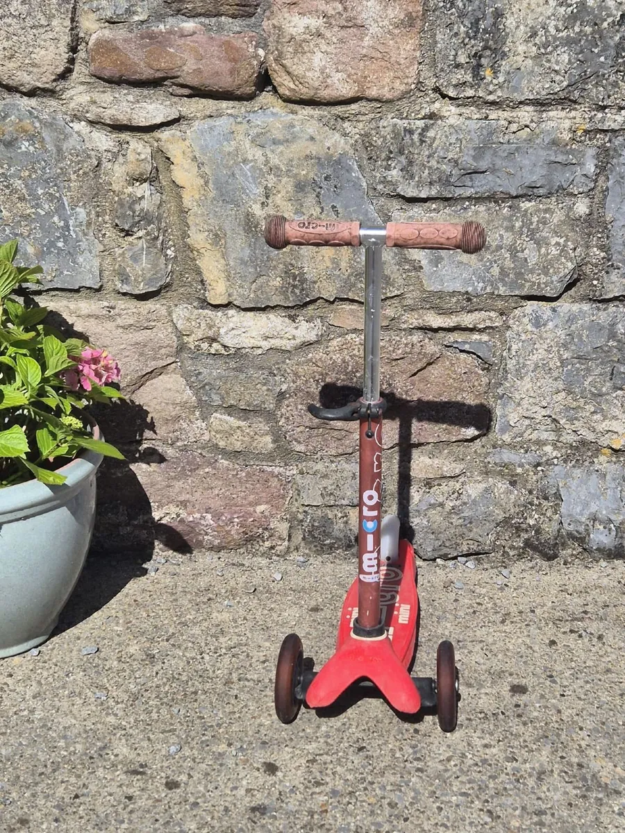 Red Micro Mini Scooter (2019) - Image 1