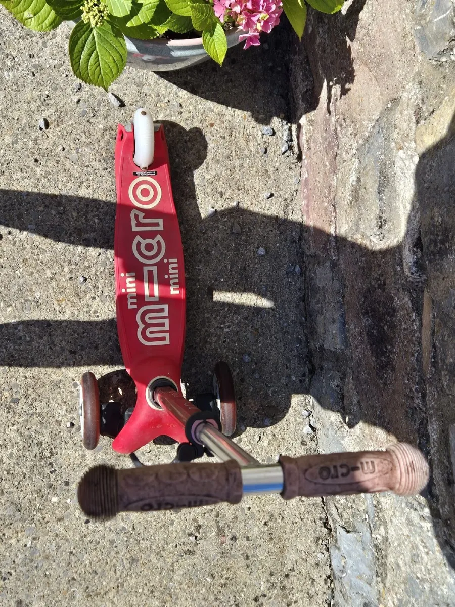 Red Micro Mini Scooter (2019) - Image 3