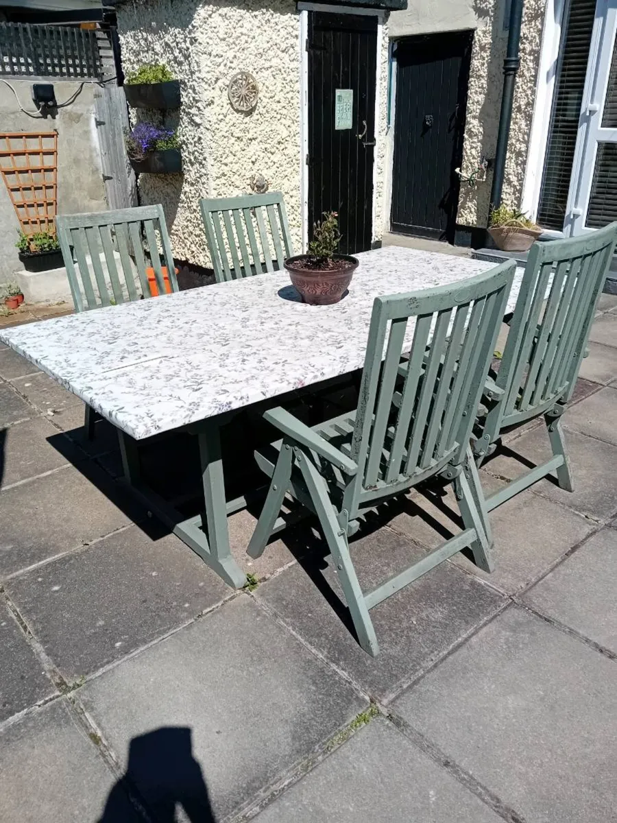 Outside table and chairs free - Image 1