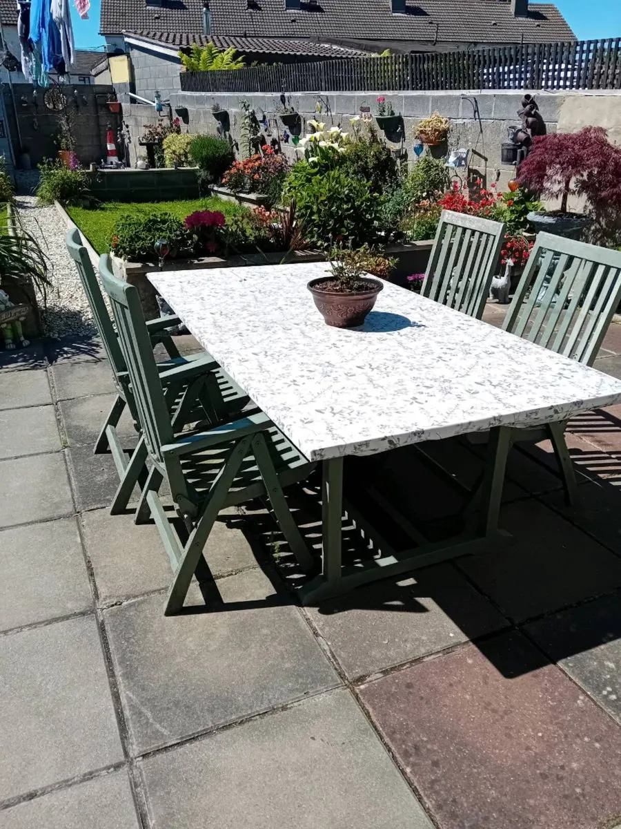 Outside table and chairs free - Image 2
