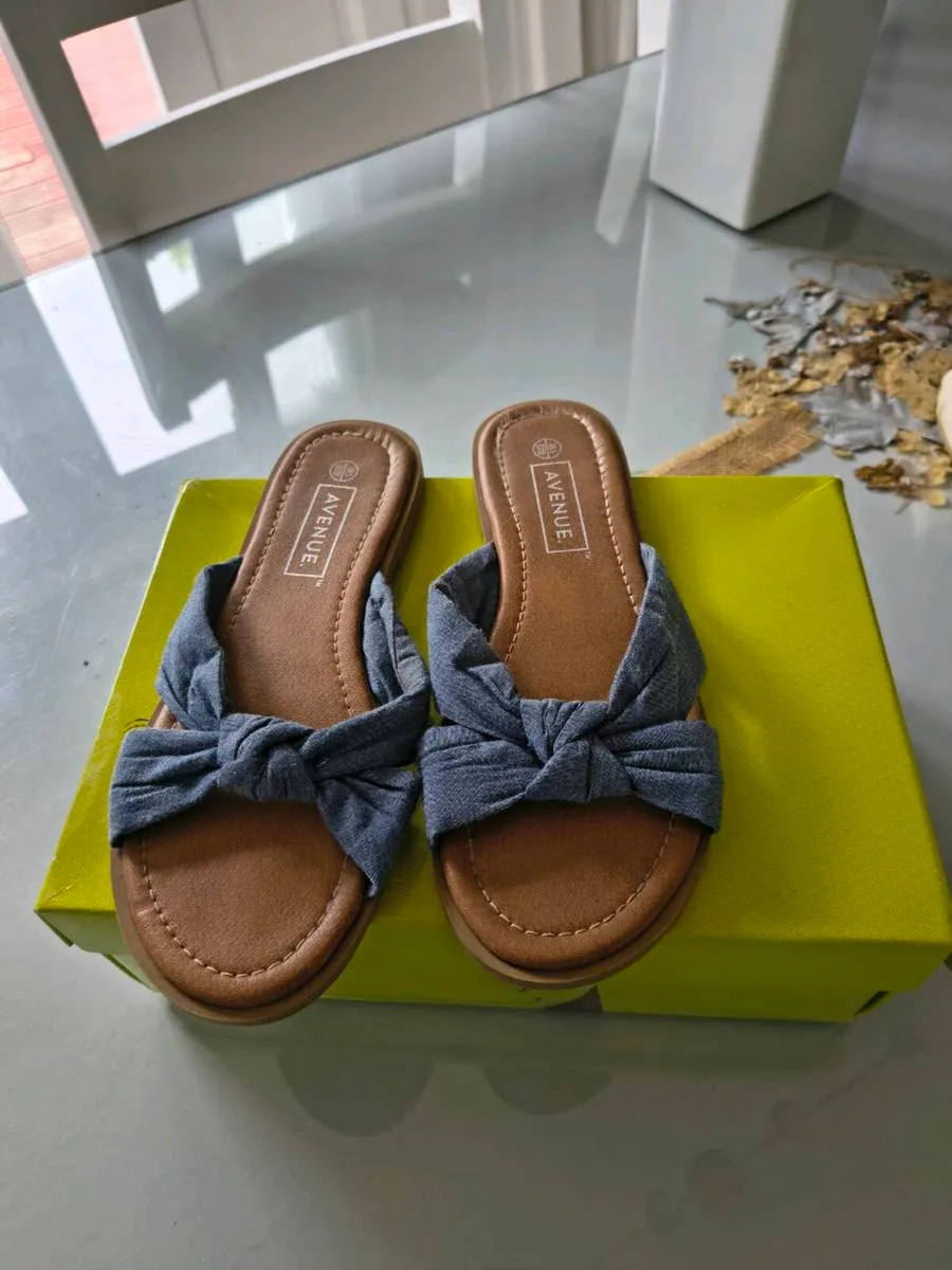 The Avenue .denim flip flops - Image 1