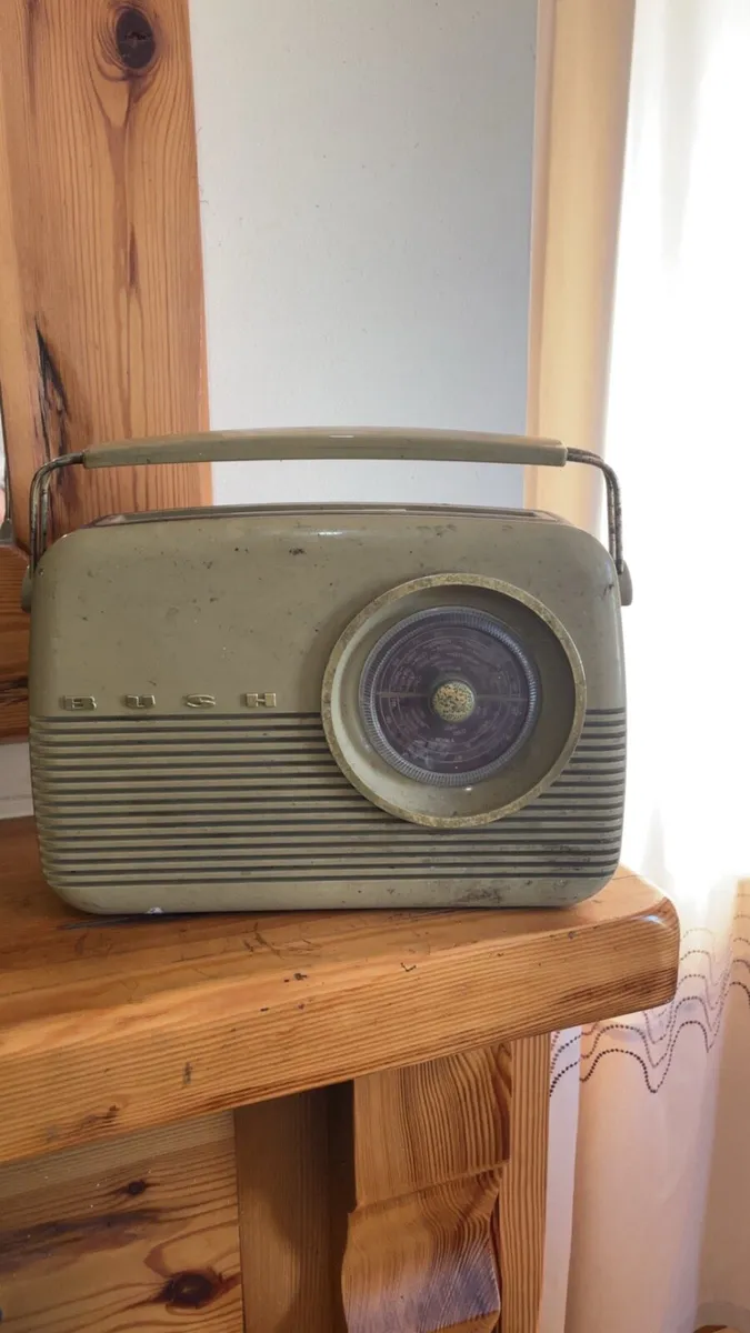 Vintage bush radio - Image 1