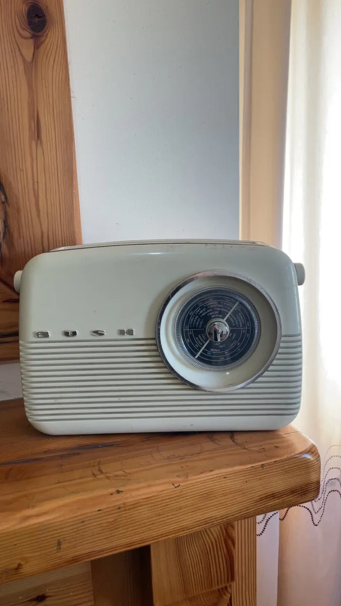 Vintage bush radio - Image 1