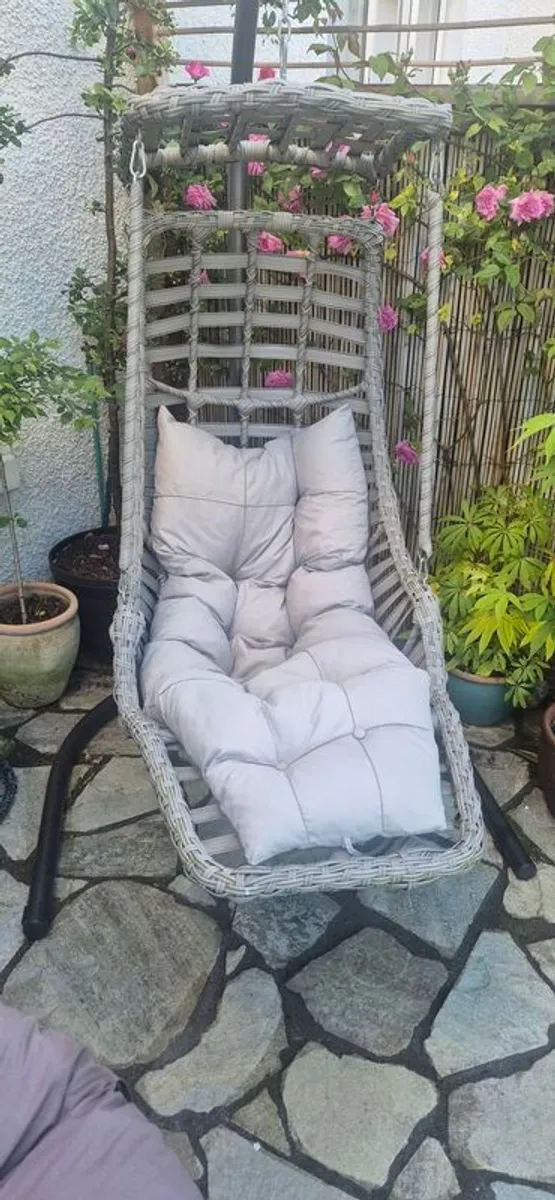 Hanging egg chair - Image 2