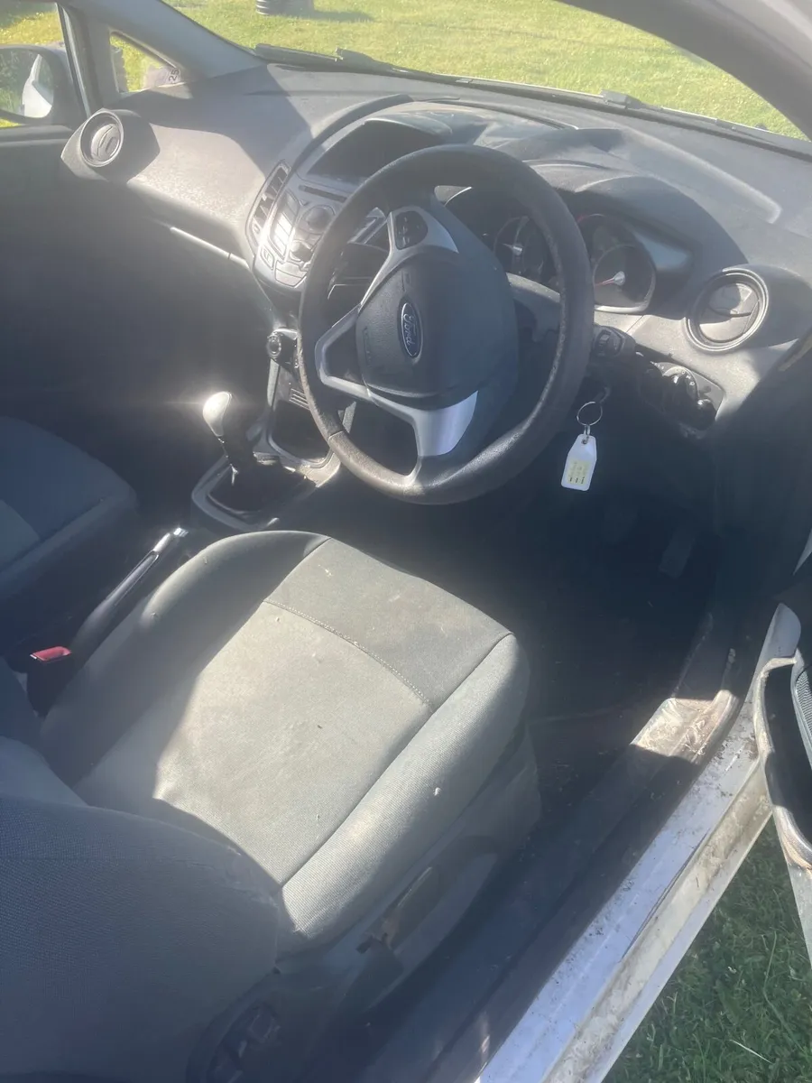 Ford Fiesta Van 2012 - Image 2