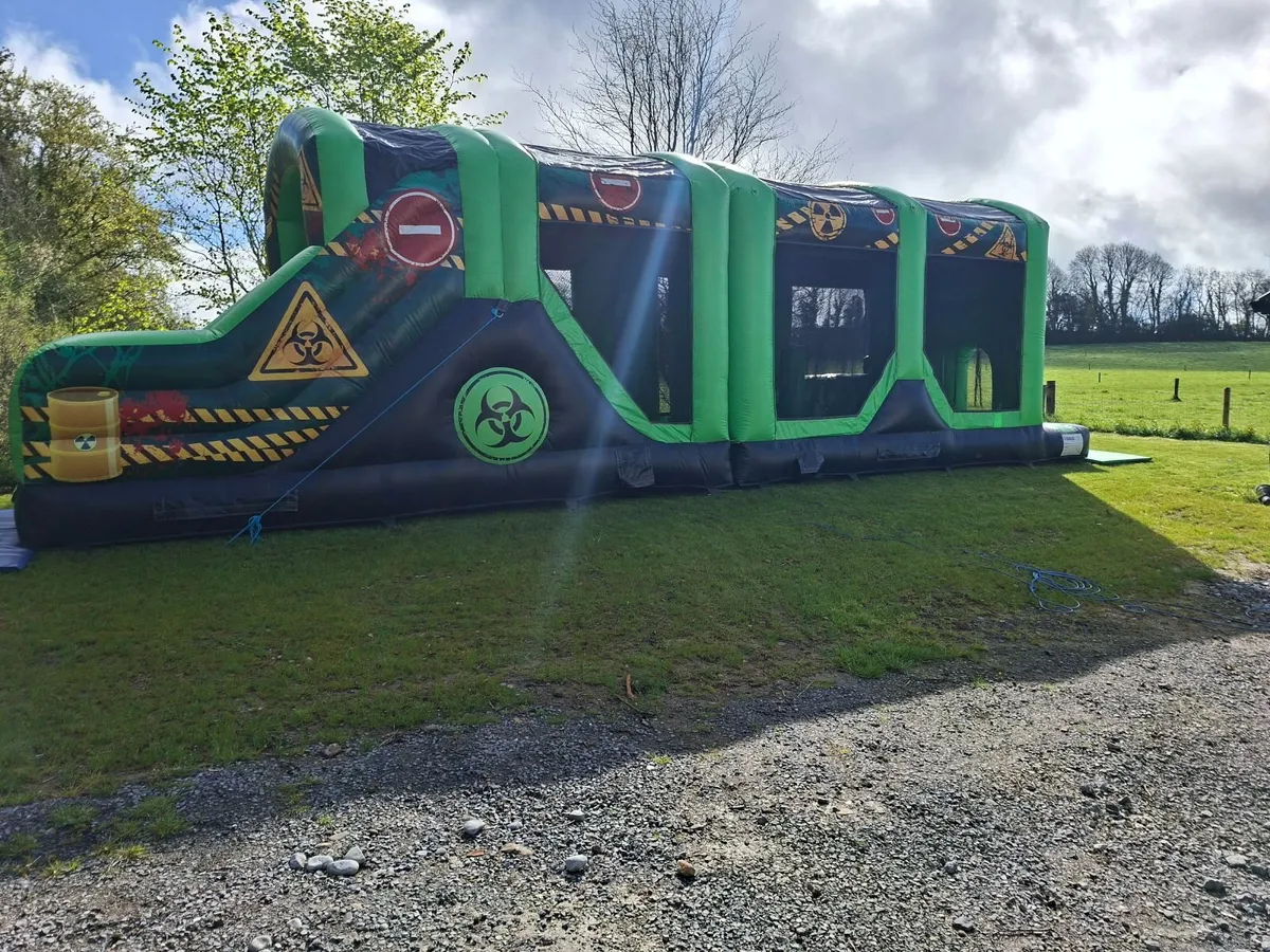 Bouncy castle - Image 2