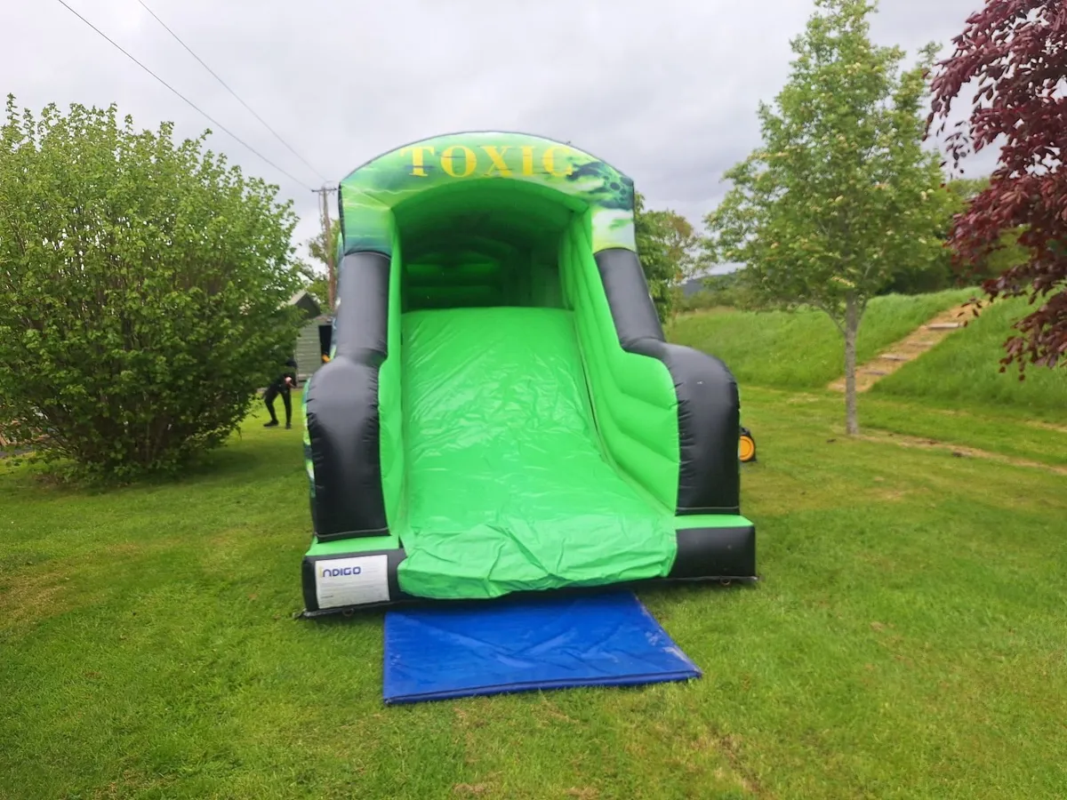 Bouncy castle - Image 3