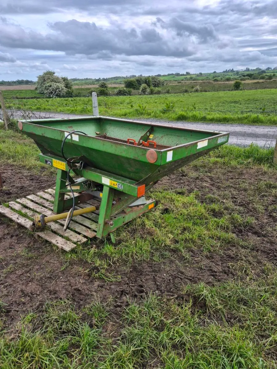Amazone 902 - Image 1