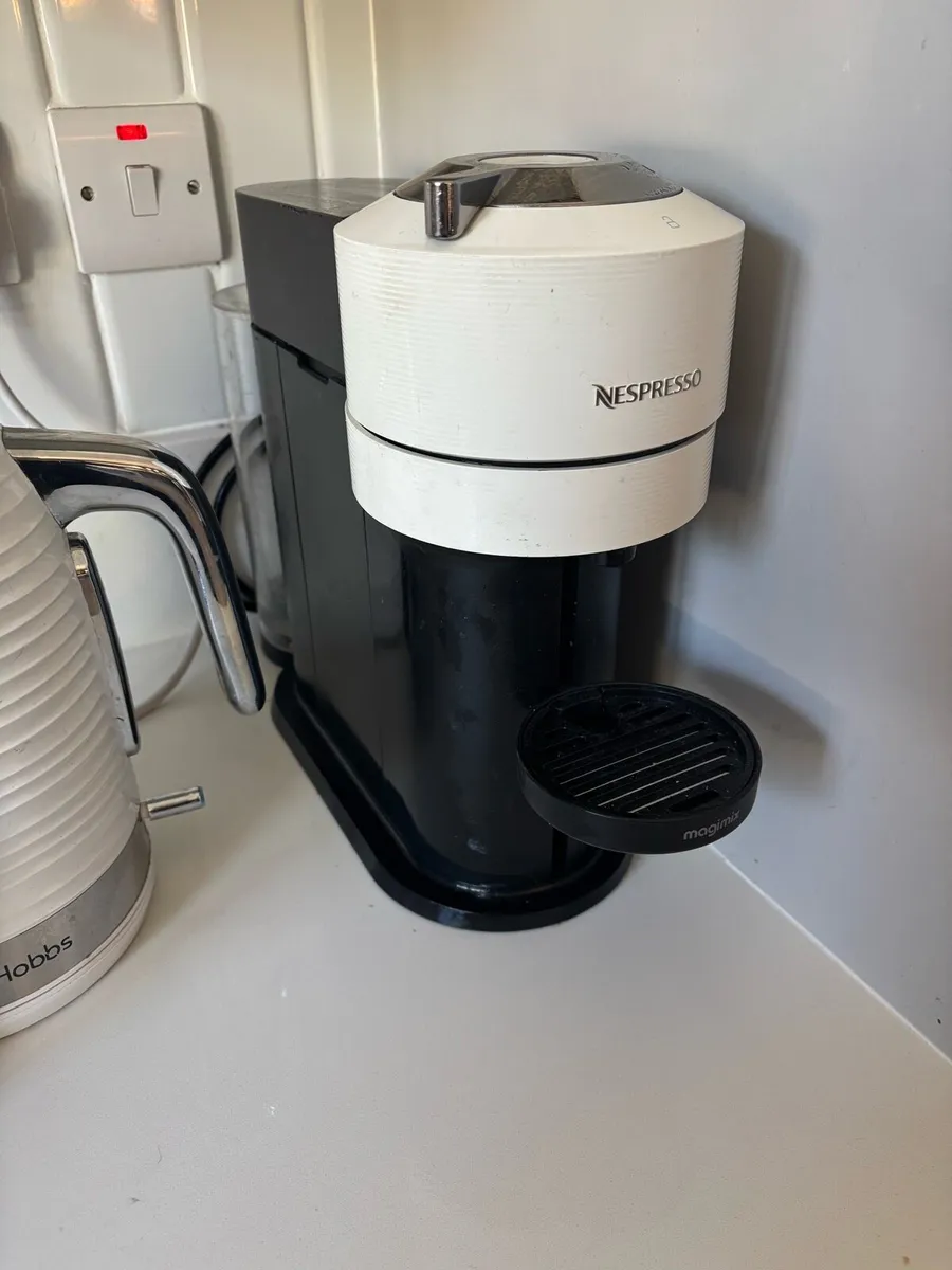 Nespresso Virtuo Pop in white - Image 2