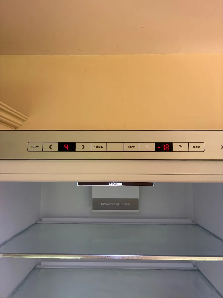 Bosch Fridge Freezer KGE49AICAG - Image 1