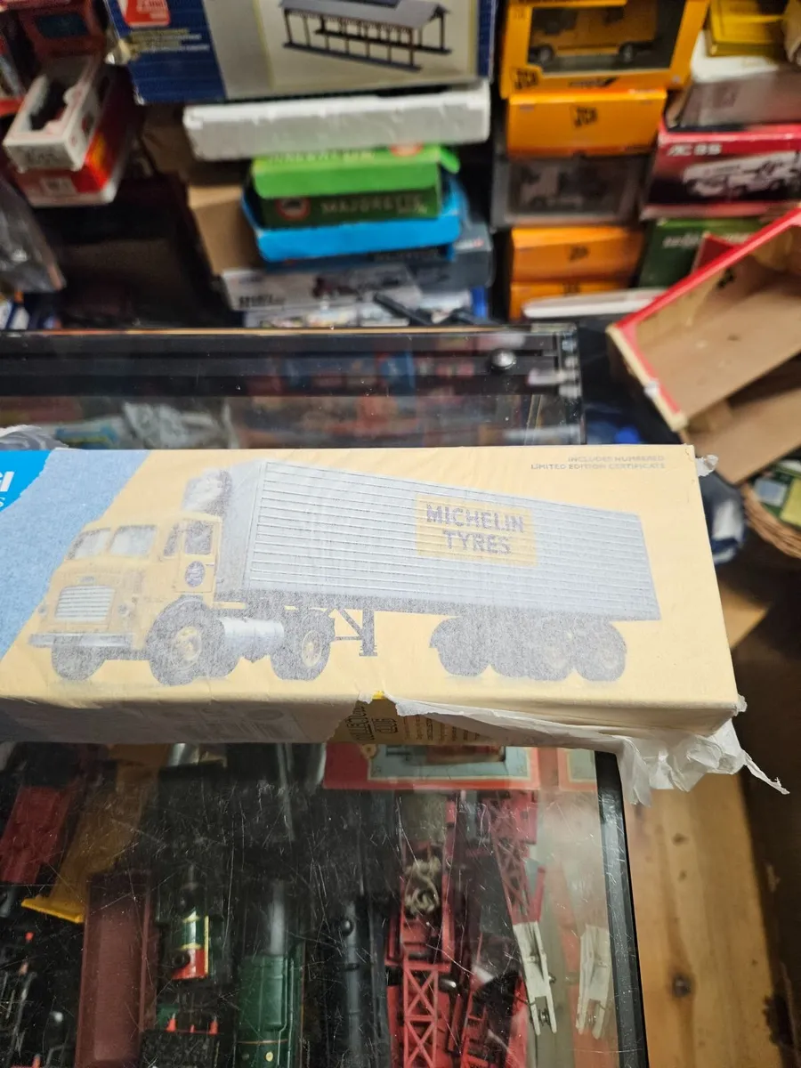 Corgi Leyland Tractor Unit and Michelin Trailer - Image 3