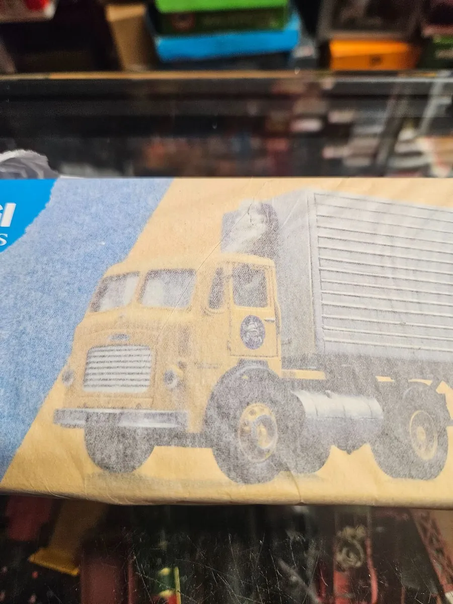 Corgi Leyland Tractor Unit and Michelin Trailer - Image 4