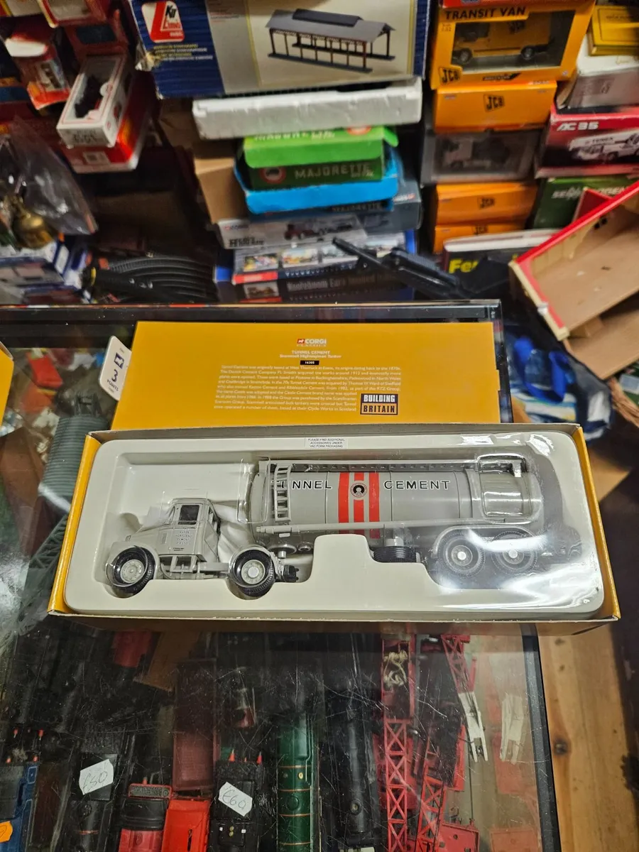 Corgi Scammel Tractor Unit and Tanker Trailer - Image 1