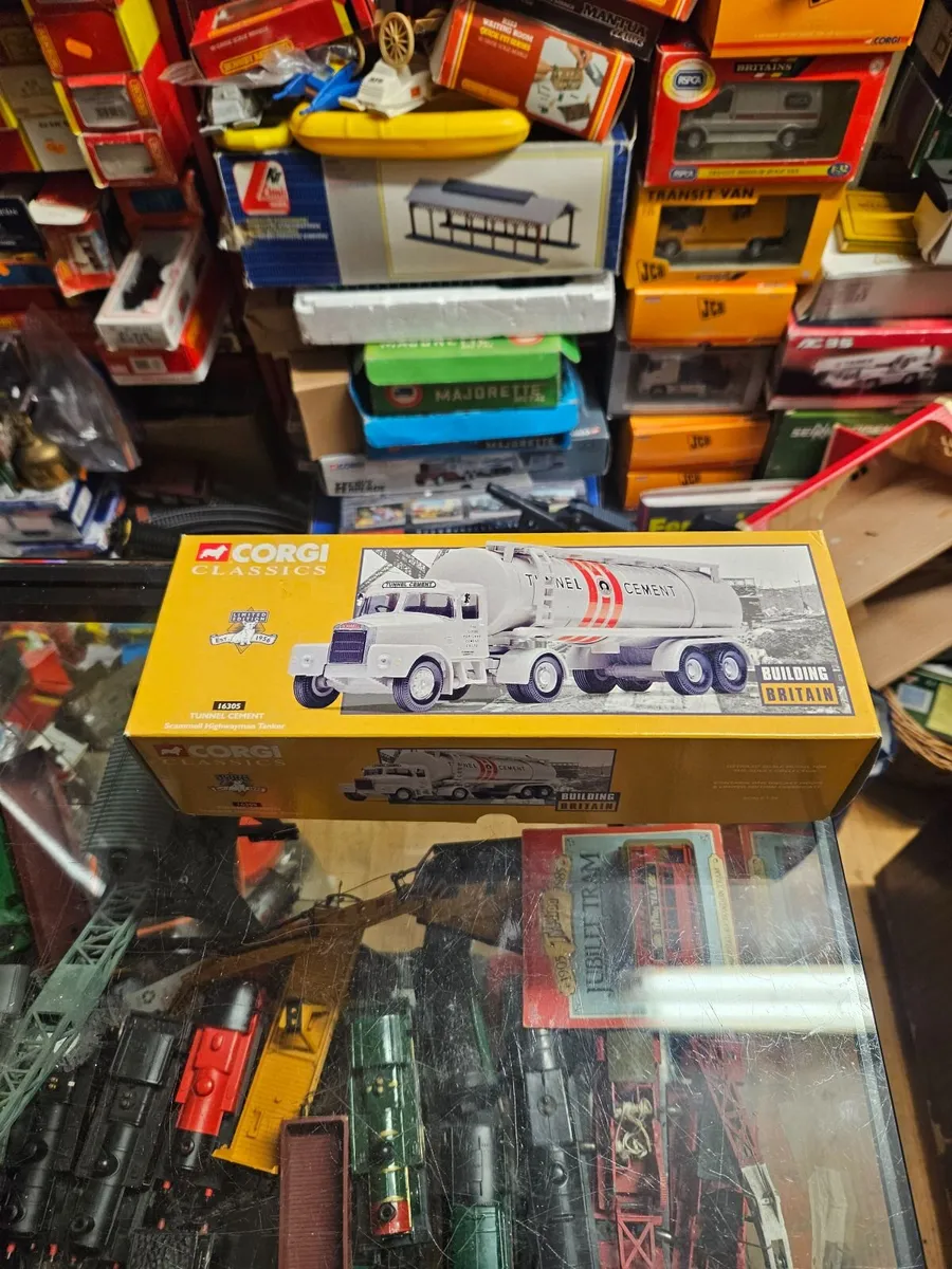 Corgi Scammel Tractor Unit and Tanker Trailer - Image 2