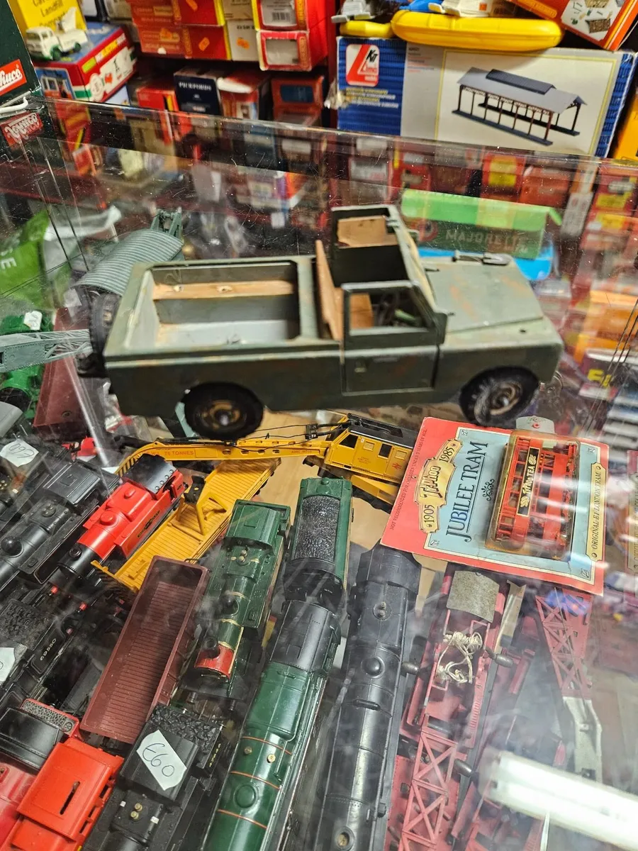 Britain's 1970's Landrover lwb - Image 1