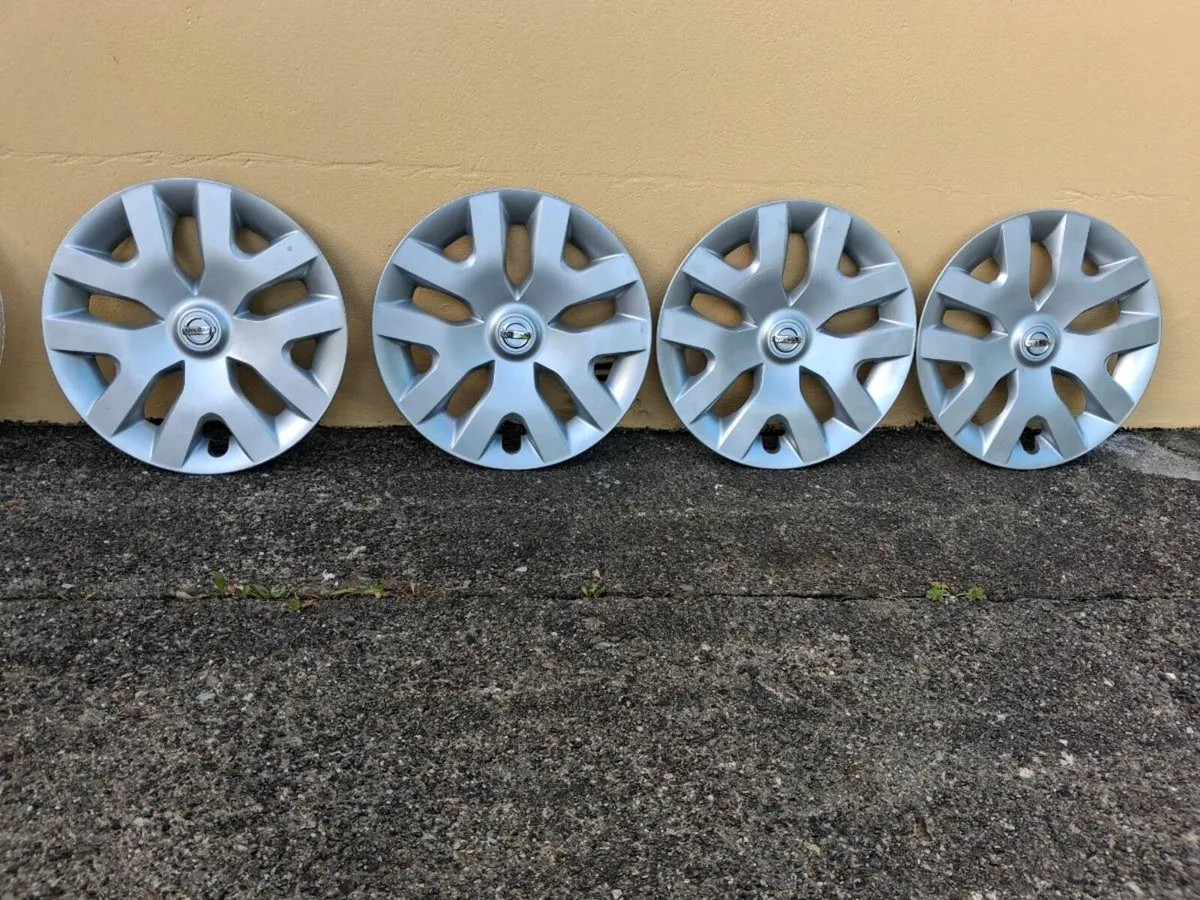 Nissan hubcaps - Image 1