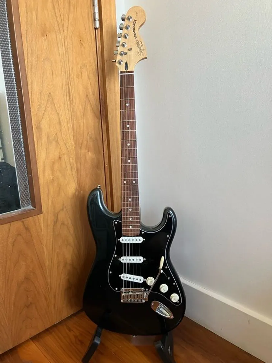Squier Standard Stratocaster - Image 1