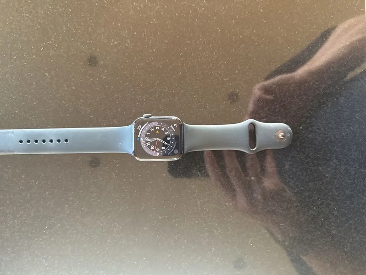 Apple Watch SE GPS 44mm - Image 2