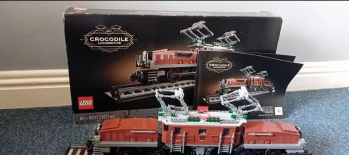 Lego Crocodile Locomotive 10277 - Image 1