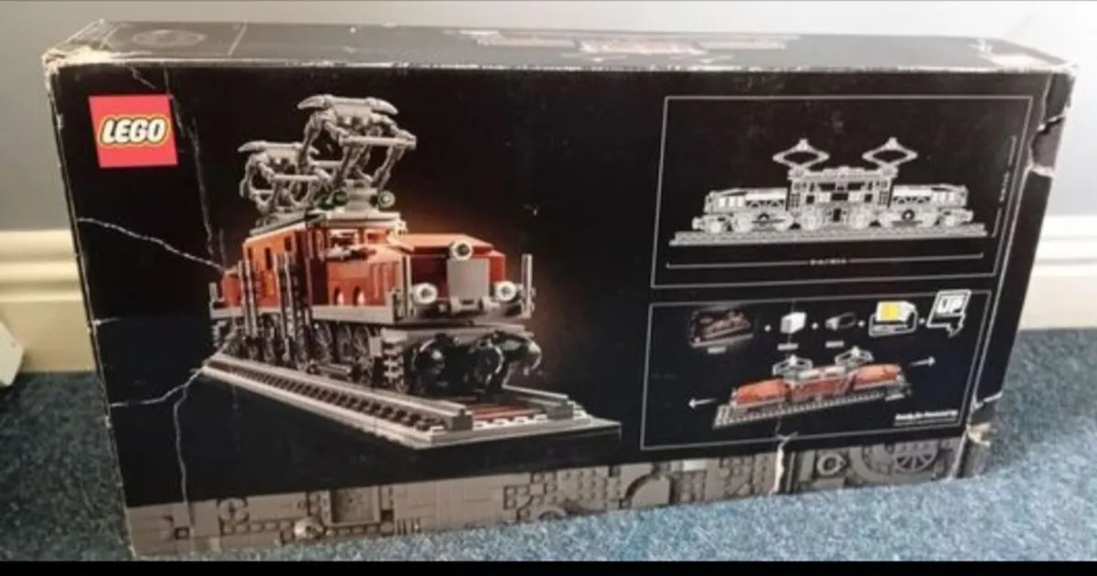 Lego Crocodile Locomotive 10277 - Image 2