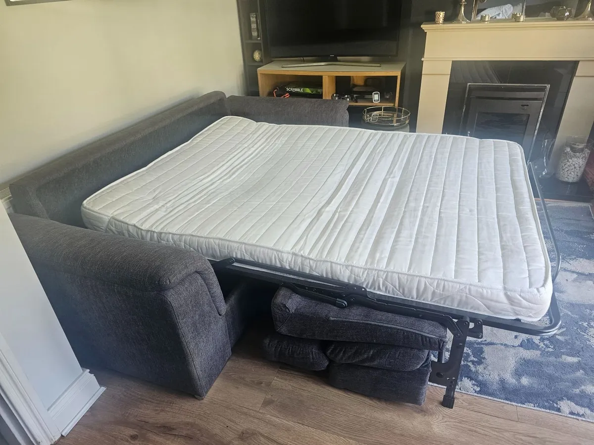 Immaculate 3 seater sofa bed - EUR 650 bargain!! - Image 3