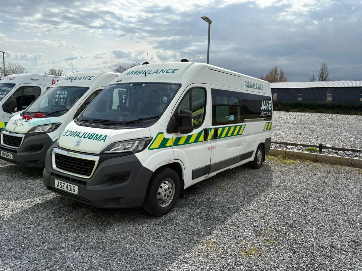 Peugeot Boxer x 5 Ambulances - Image 4