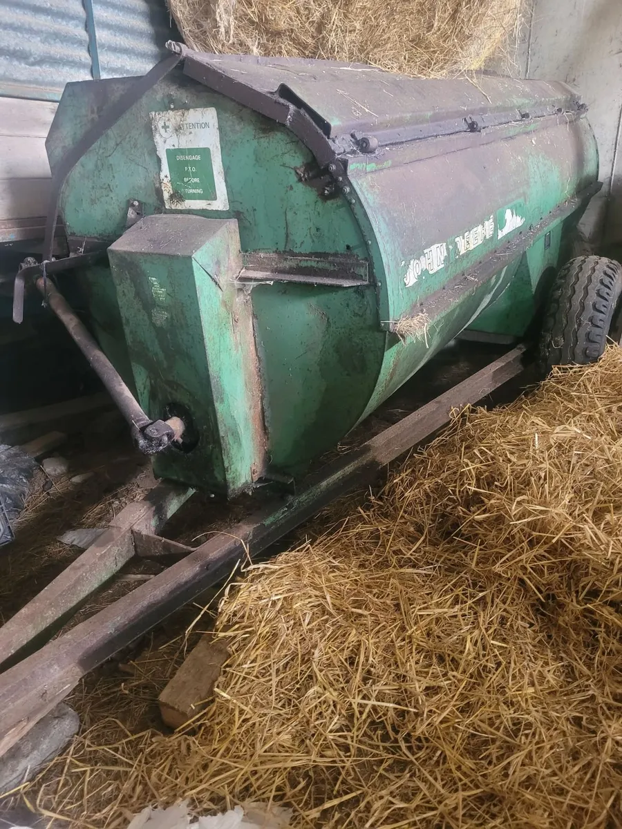 Manure spreader - Image 1
