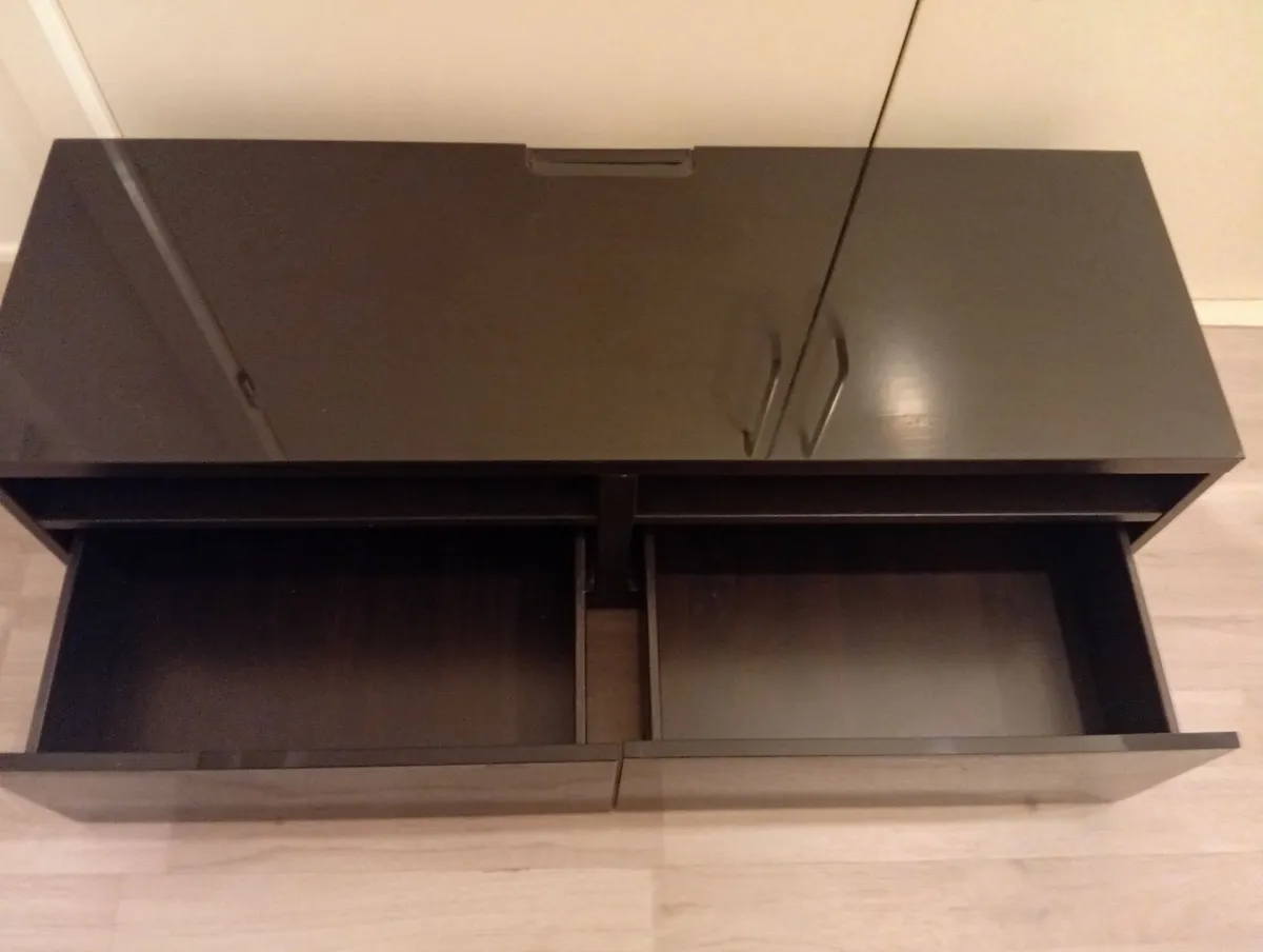 Modern Quality Glass Top TV Bench Unit 6months old - Image 3