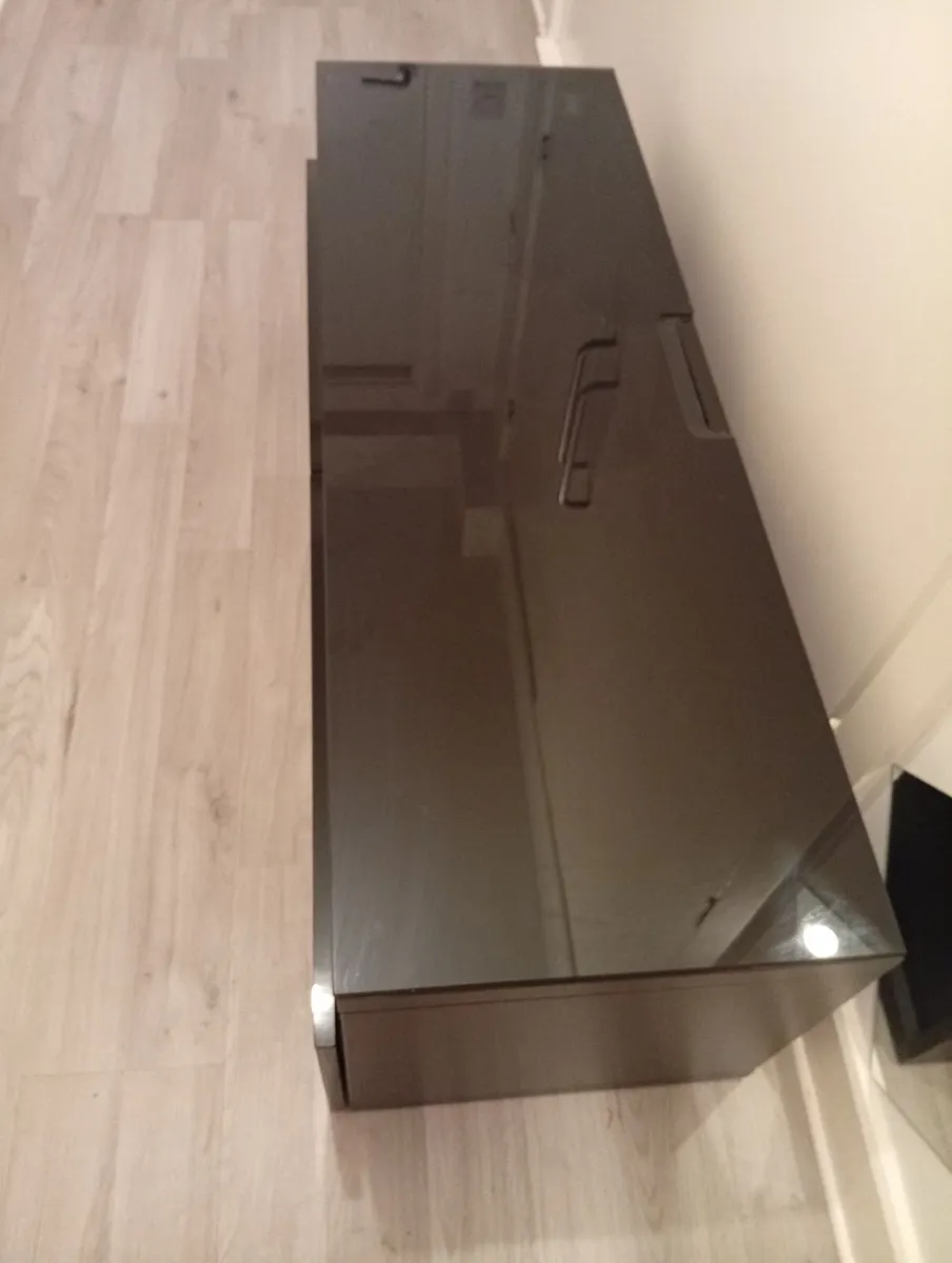 Modern Quality Glass Top TV Bench Unit 6months old - Image 4