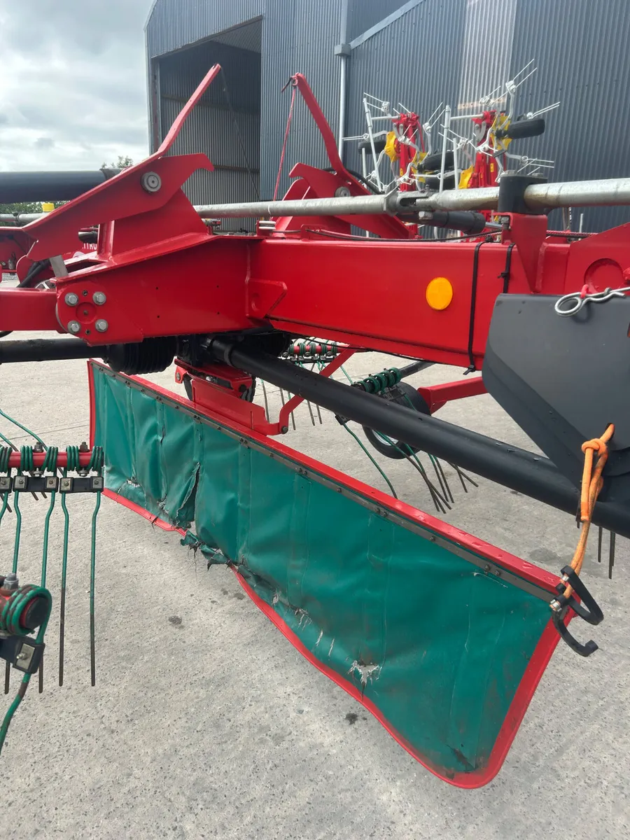 Kverneland 9472C Rake - Image 2